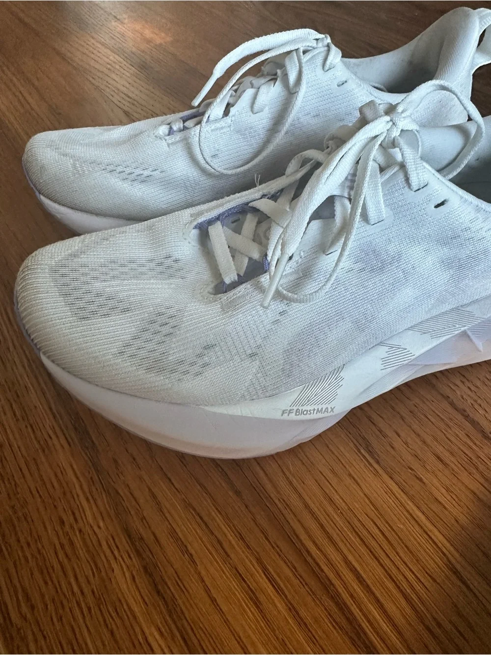 ASICS Novablast 5 Women’s Running Shoes in White/Lilac Hint - Size 7 (US)
